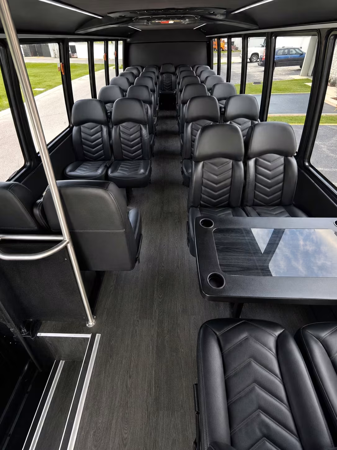 lakewood minibus rentals to long beach airport lgb